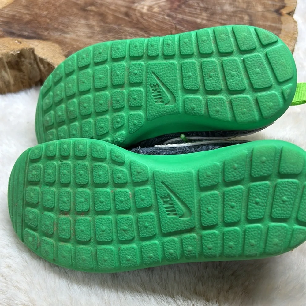 Nike lace up